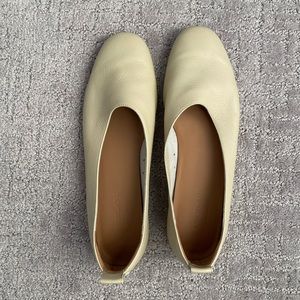 Like new Everlane Italian Leather Day Glove Flat Cream